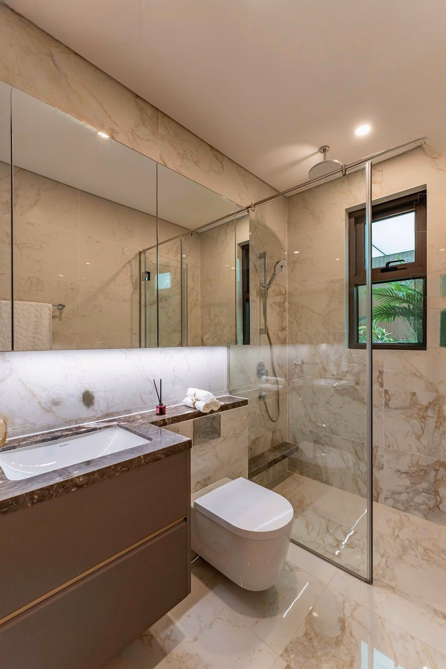 The Privé - Up to 21.5% discount - 5-year interest rate support - Prepayment only 600 million - 1.2 billion
