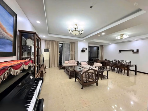3 BEDROOM CORNER APARTMENT FOR RENT AT VINHOMES ROYAL CITY 72A NGUYEN TRAI - 182M2, FULLY FURNISHED. STAY NOW - 33 MILLION