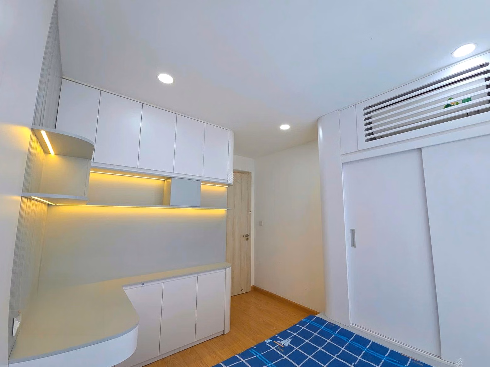 Apartment 2N2VS The Garden Hill 99 Tran Binh, My Dinh, has dishwasher, dryer, quality furniture
