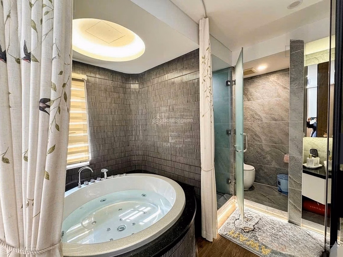 Apartments 85m2, 118m2, 128m2, 141m2 for urgent rent at Golden Palace Me Tri***
