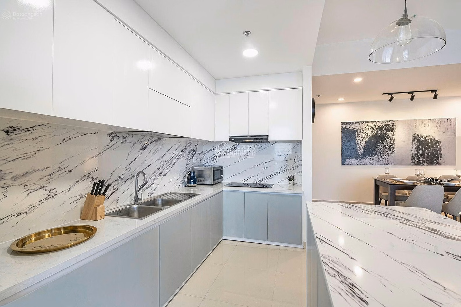 Oriental Plaza apartment for sale at 685 Au Co, area 78m2=2 bedrooms=3 billion 8, 105m2=3 bedrooms=4 billion 9 pink book*** Huong