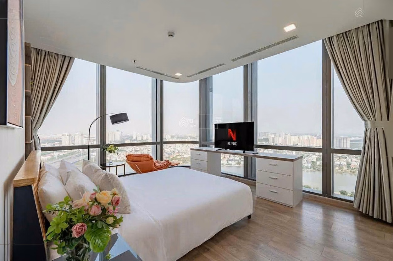 Oriental Plaza apartment for sale at 685 Au Co, area 78m2=2 bedrooms=3 billion 8, 105m2=3 bedrooms=4 billion 9 pink book*** Huong