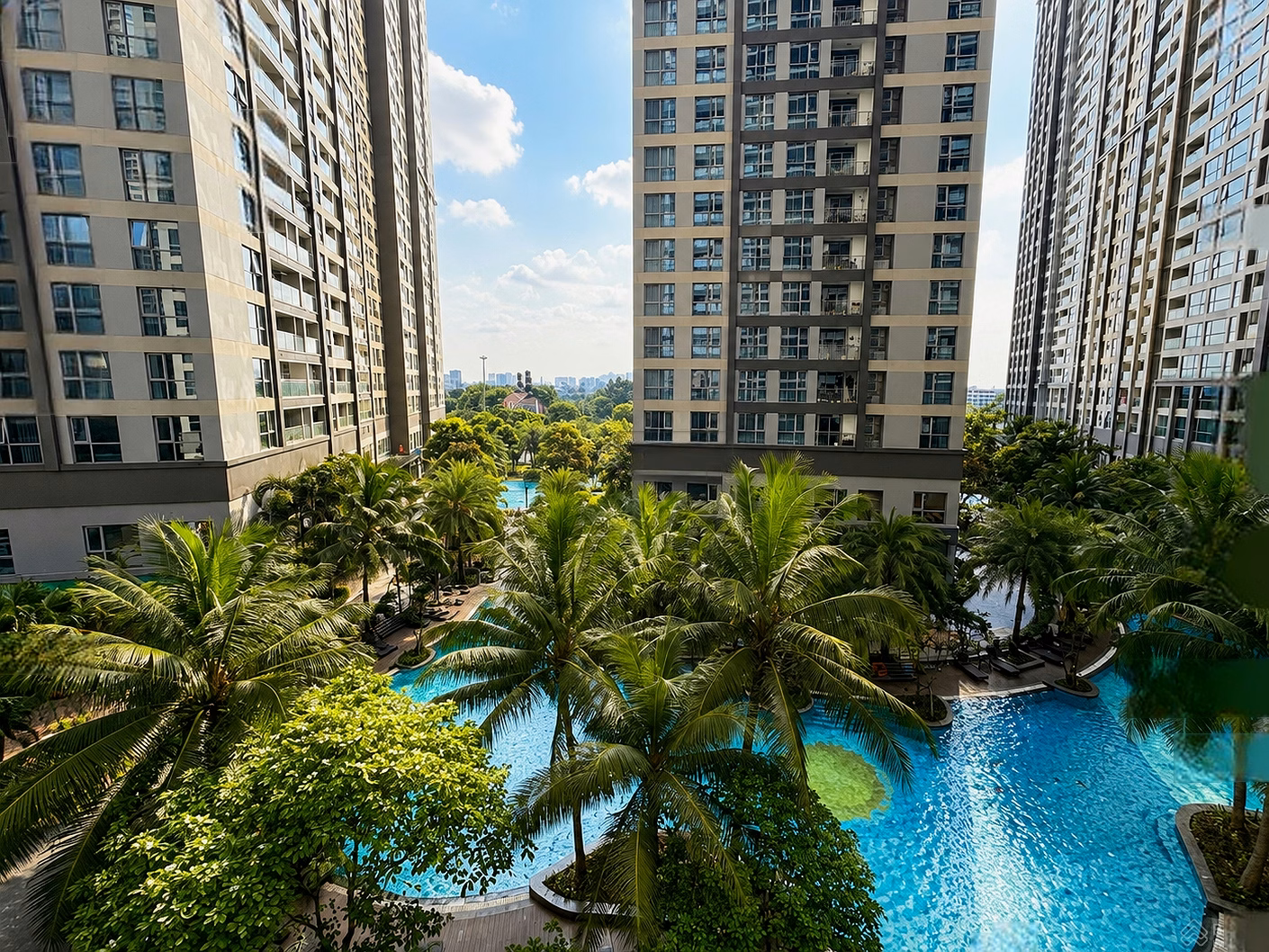 Specializing in 99% of shopping carts selling cheap Vinhomes Central Park 1 bedroom=5.4 billion; 2 bedrooms=8.5 billion; 3 bedrooms=14 billion; 4 bedrooms=18 billion