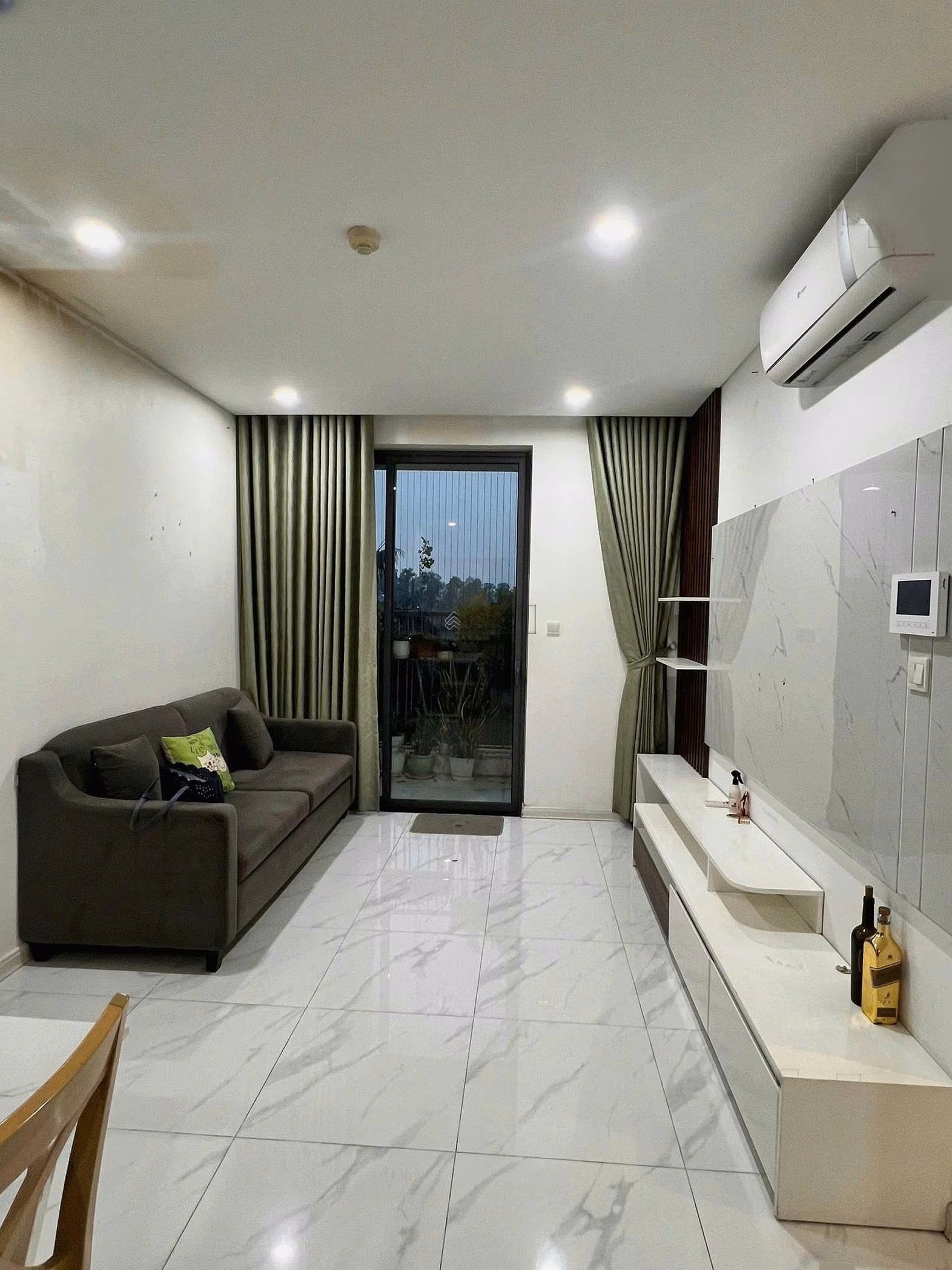 I rent My Dinh Pearl block P2 - 73m² - 2 bedrooms - fully furnished 15 million, move in immediately
