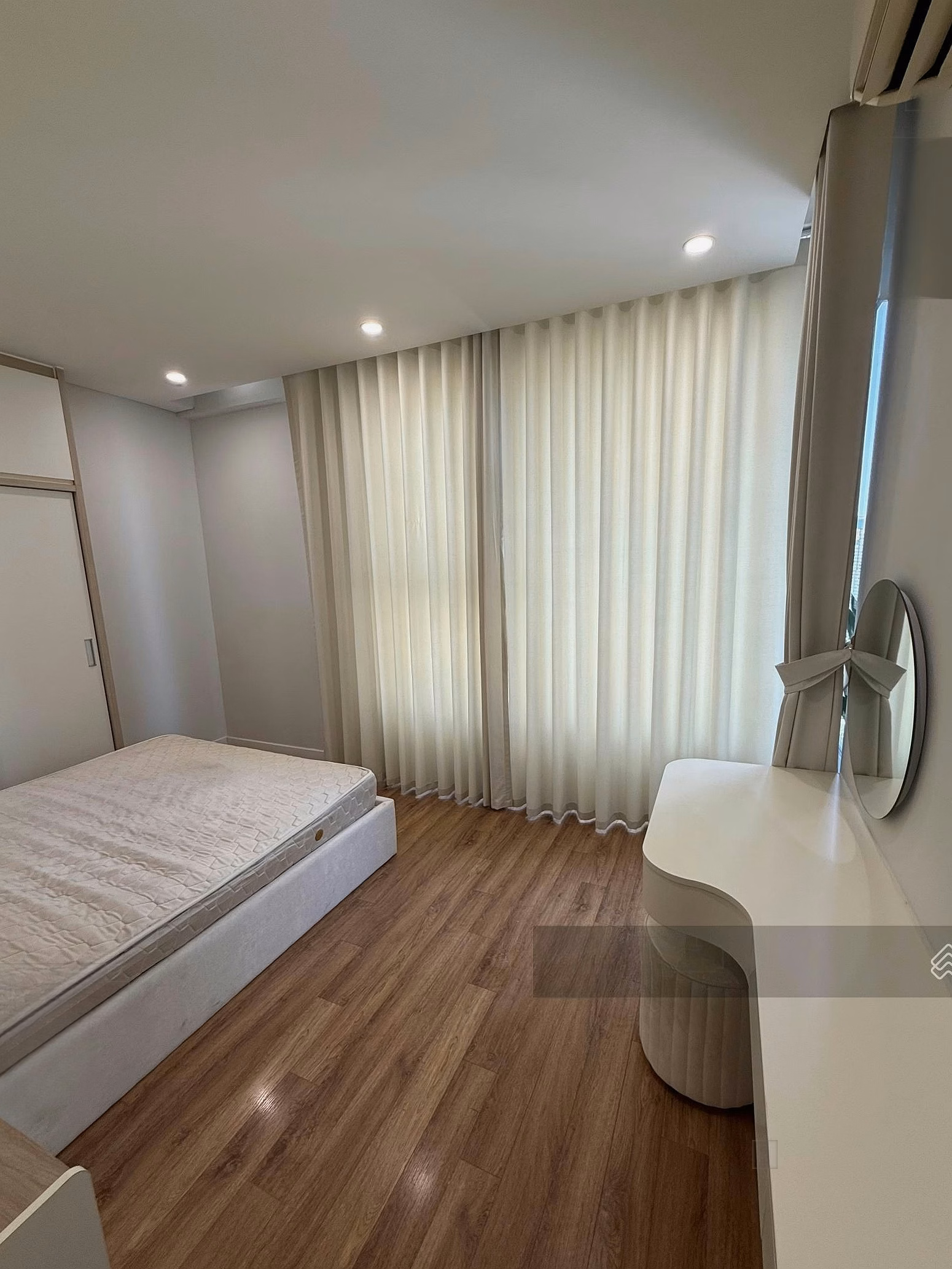 The Legend 2 bedrooms for rent, fully furnished, only 15.5 million, ready to live, car slot, corner apartment***
