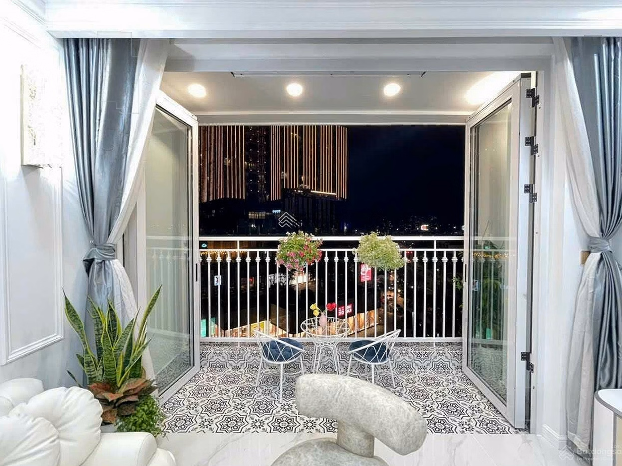 Excellent apartment for rent in Vinhomes Central Park 3 bedrooms, Landmark 81, good price in Binh Thanh