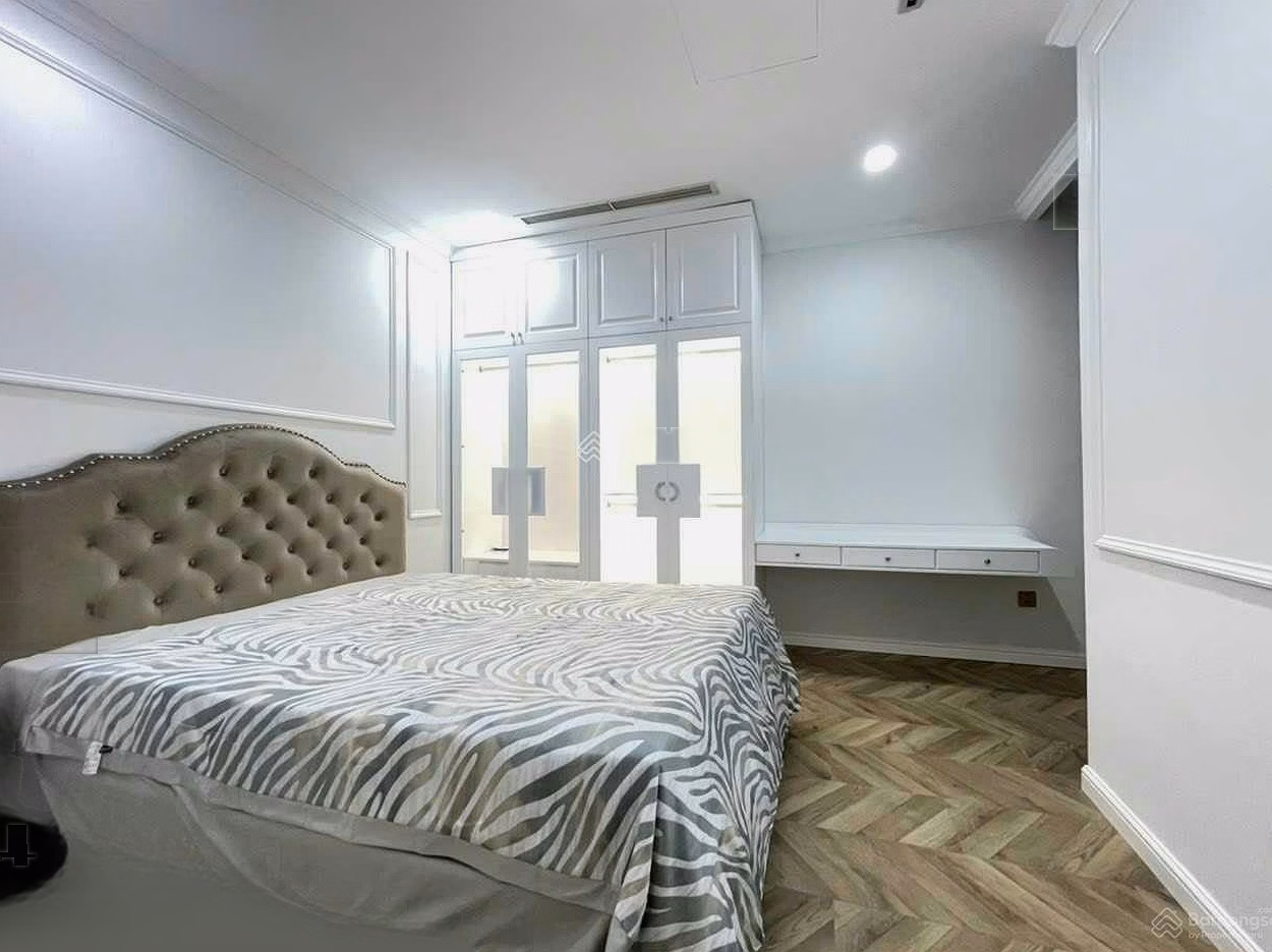 Excellent apartment for rent in Vinhomes Central Park 3 bedrooms, Landmark 81, good price in Binh Thanh