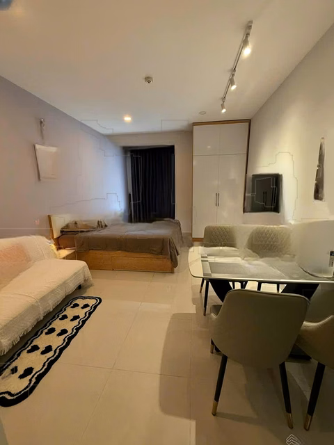Hot price! SaiGon Royal for rent only 13 million fully furnished, 30m2. Contact: 0931 802 ***