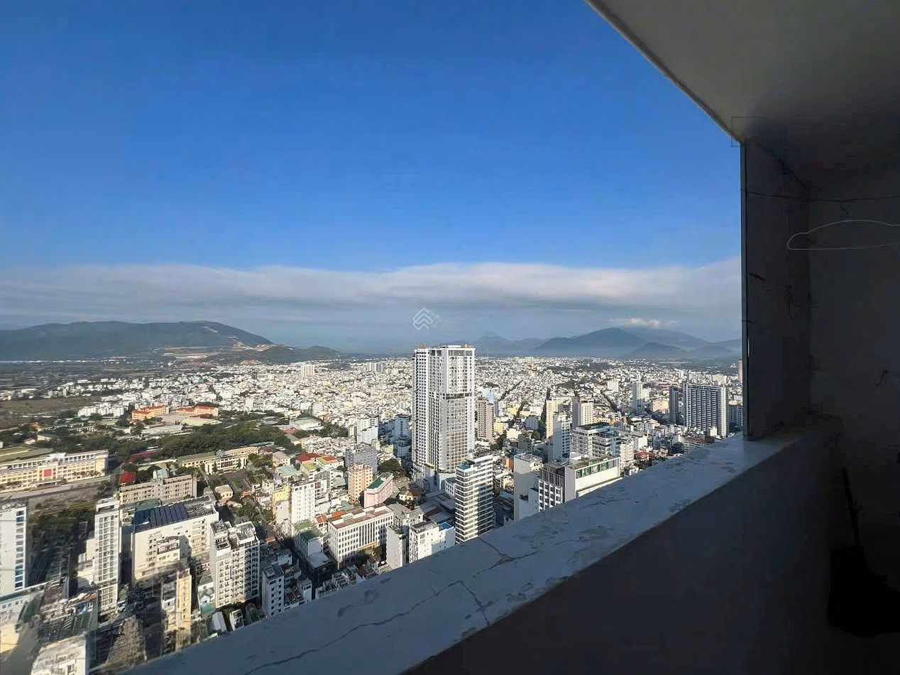 The owner needs to take care of work so he is selling the Muong Thanh apartment at 60 Tran Phu, area 50m2, for a cheap price of only 2 billion 030 million