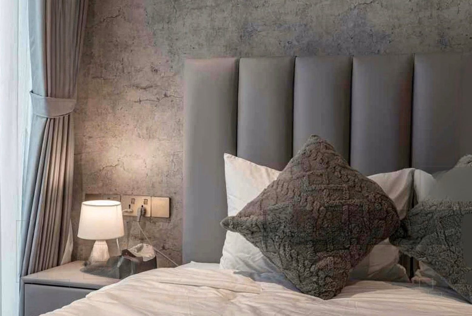 Studio apartment at The Crest high floor for sale at a good price of 13.5 billion