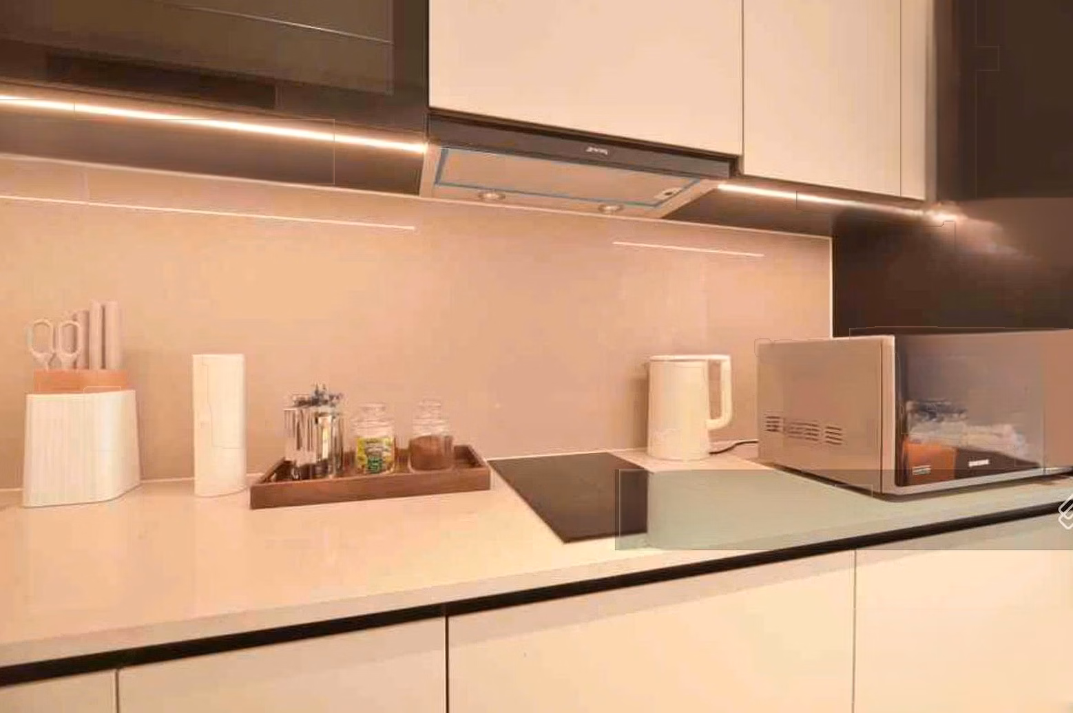 Studio apartment at The Crest high floor for sale at a good price of 13.5 billion