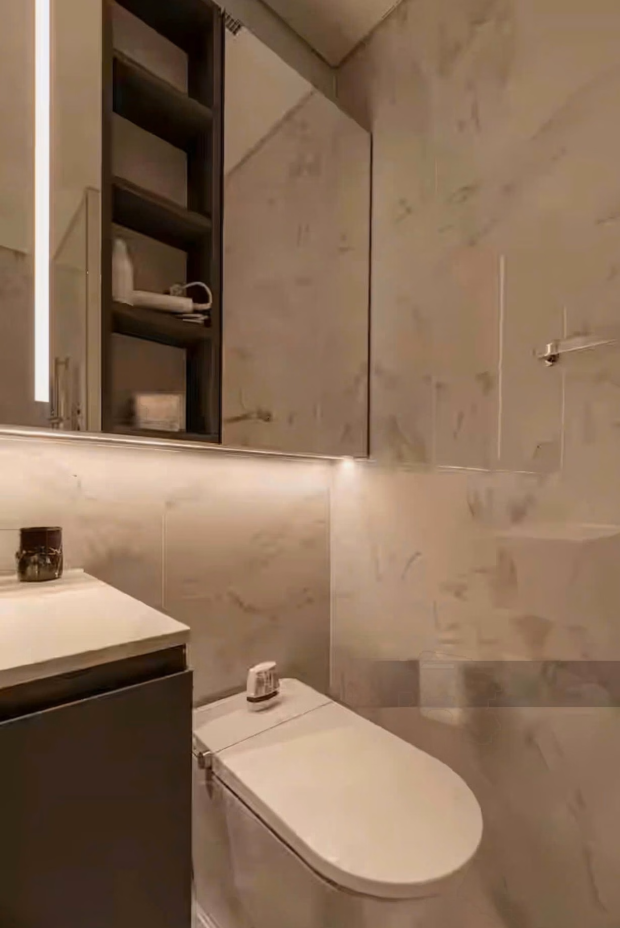 Studio apartment at The Crest high floor for sale at a good price of 13.5 billion