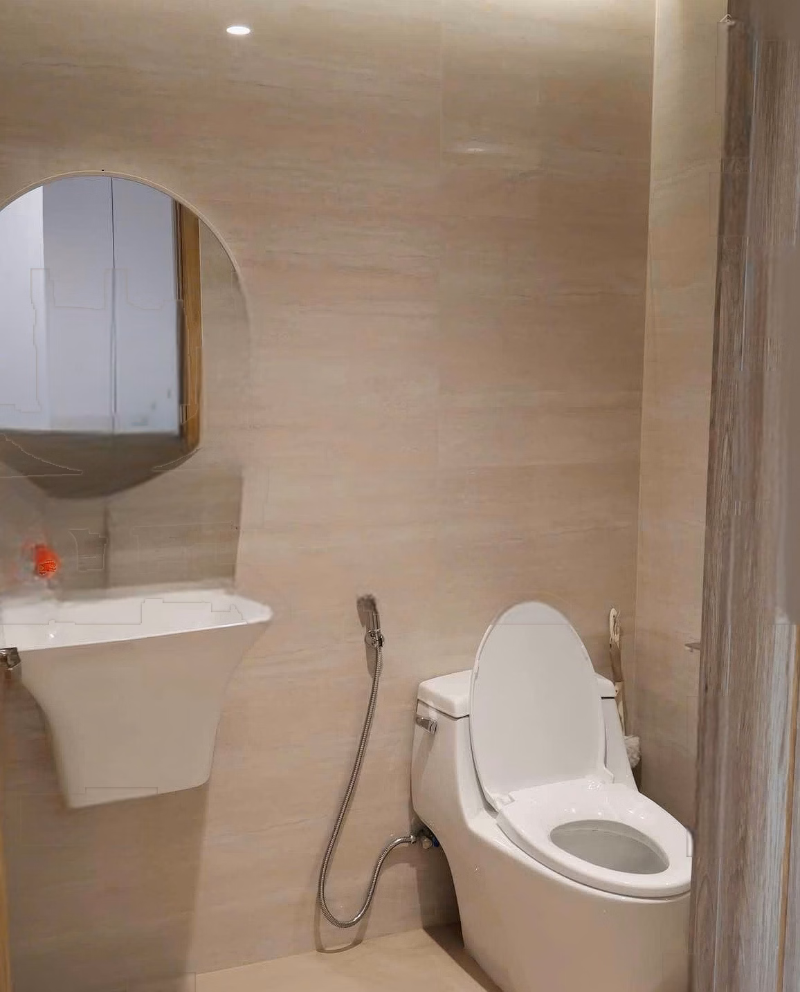 Studio Sun Ponte for rent, 4th floor, East view, price 13 million/month