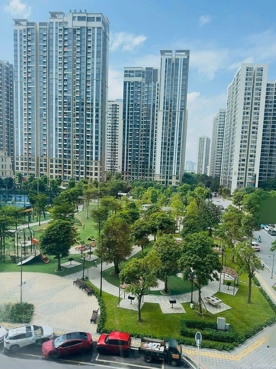 Owner-owned apartment fund for rent at good price Masterise Waterfront reception, 24/7 security, high-class service