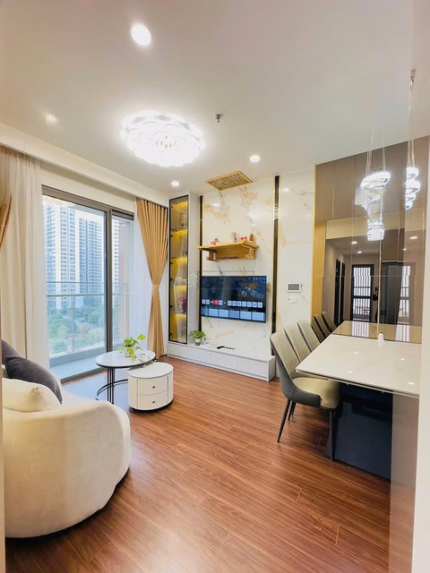 Owner-owned apartment fund for rent at good price Masterise Waterfront reception, 24/7 security, high-class service