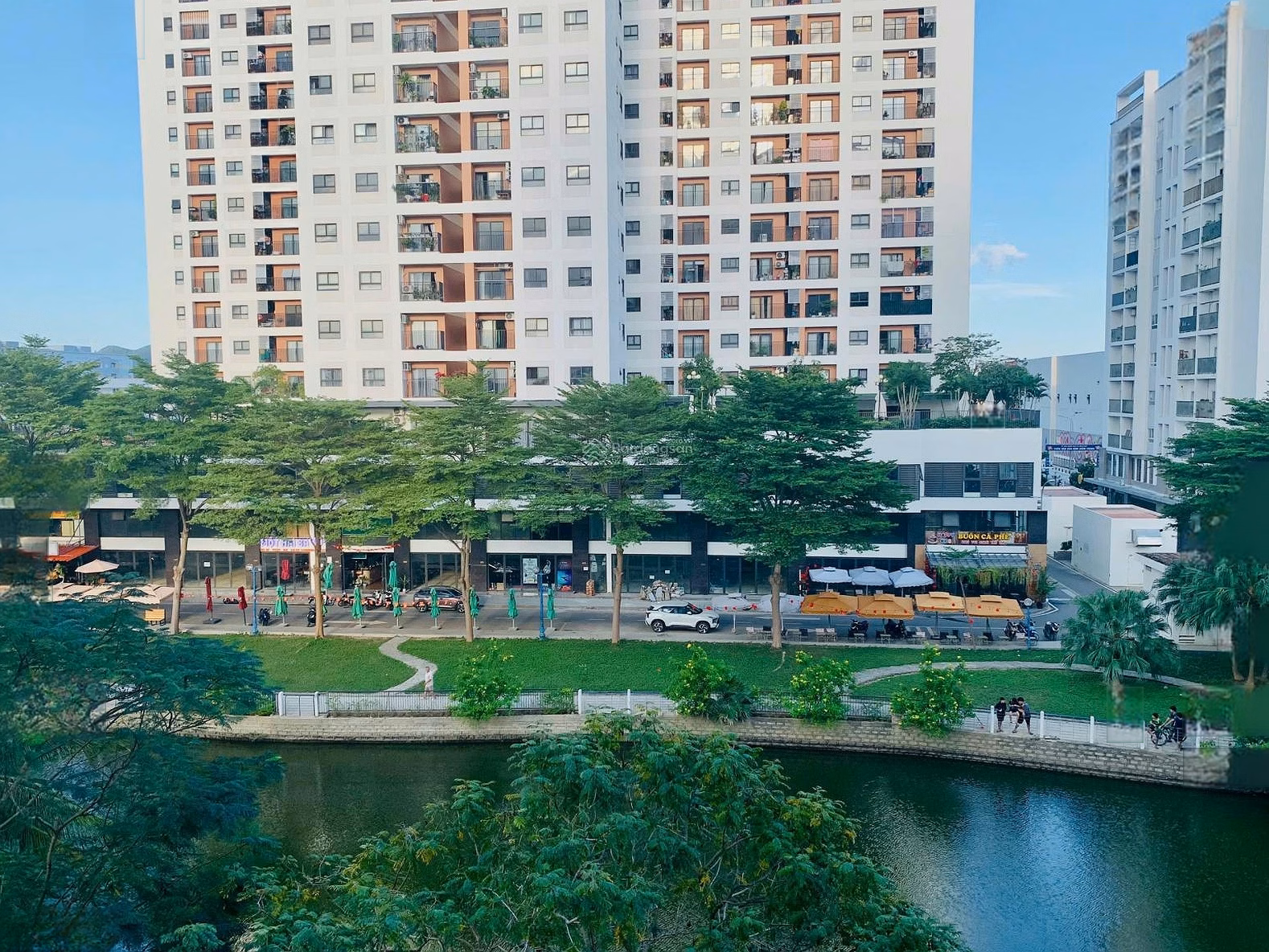 2 bedroom apartment for rent in CT9 Vinh Diem Trung, cool east lake view all day.