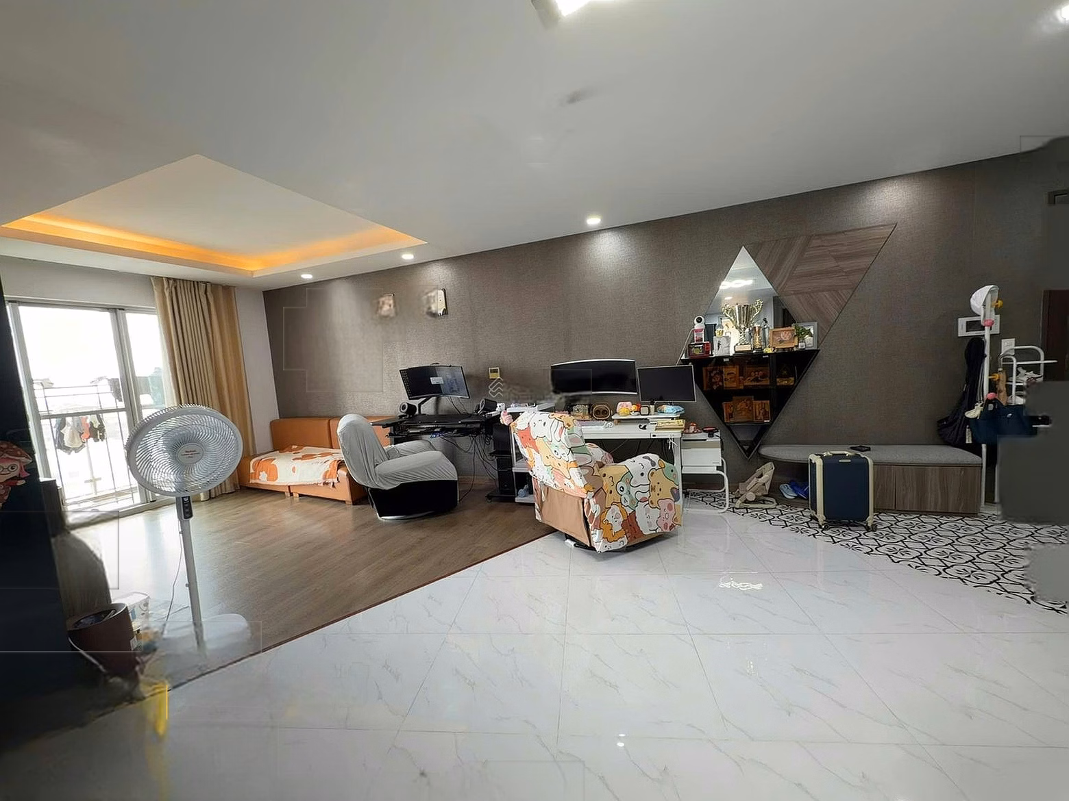 Owner sells apartment D8.04 Cosmo City 113m², 3 bedrooms, full furniture, red book 8 billion (negotiable)