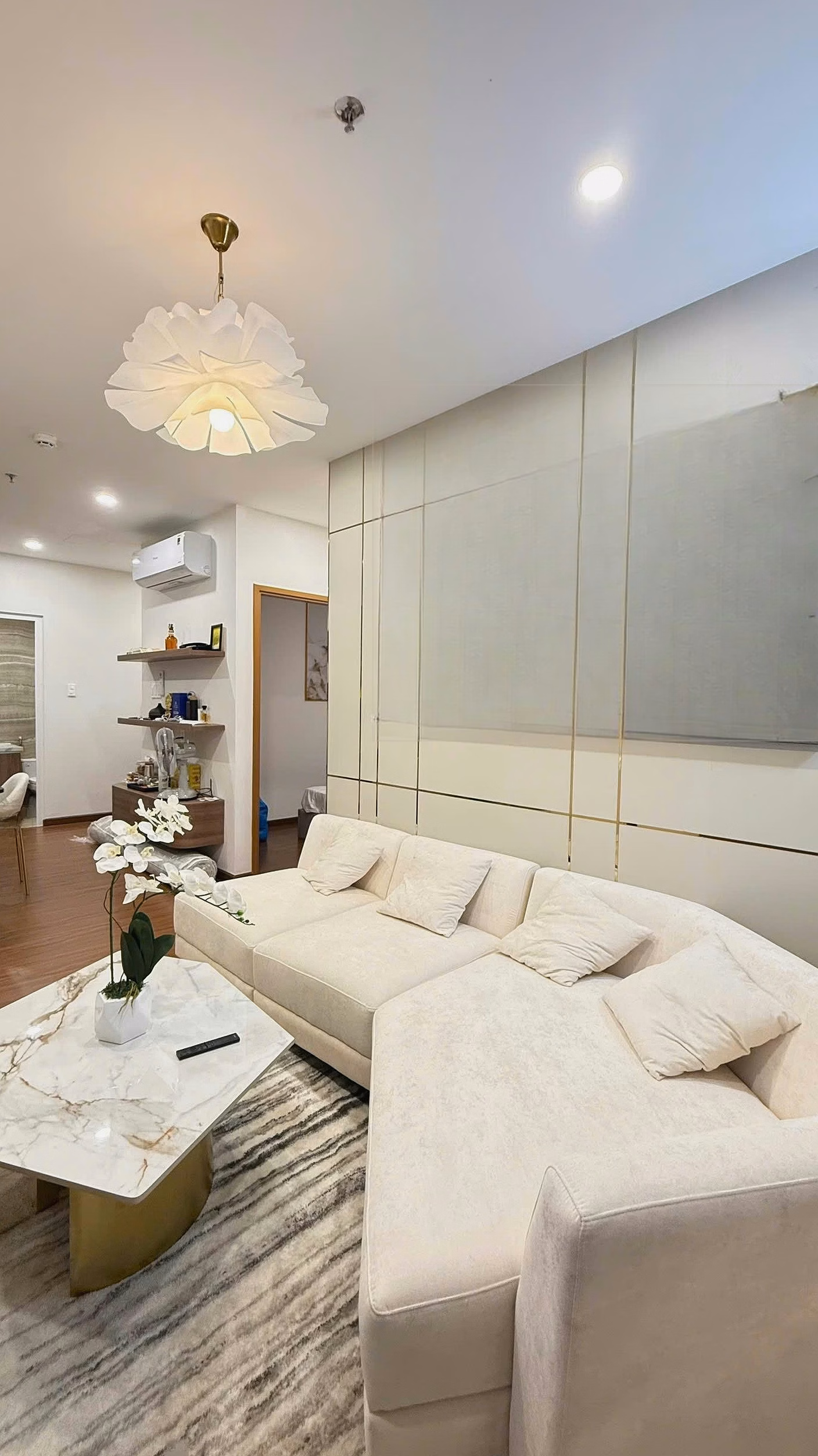 Owner Sells resettlement apartment at 90 Nguyen Huu Canh Price only 3 billion. Already have pink book