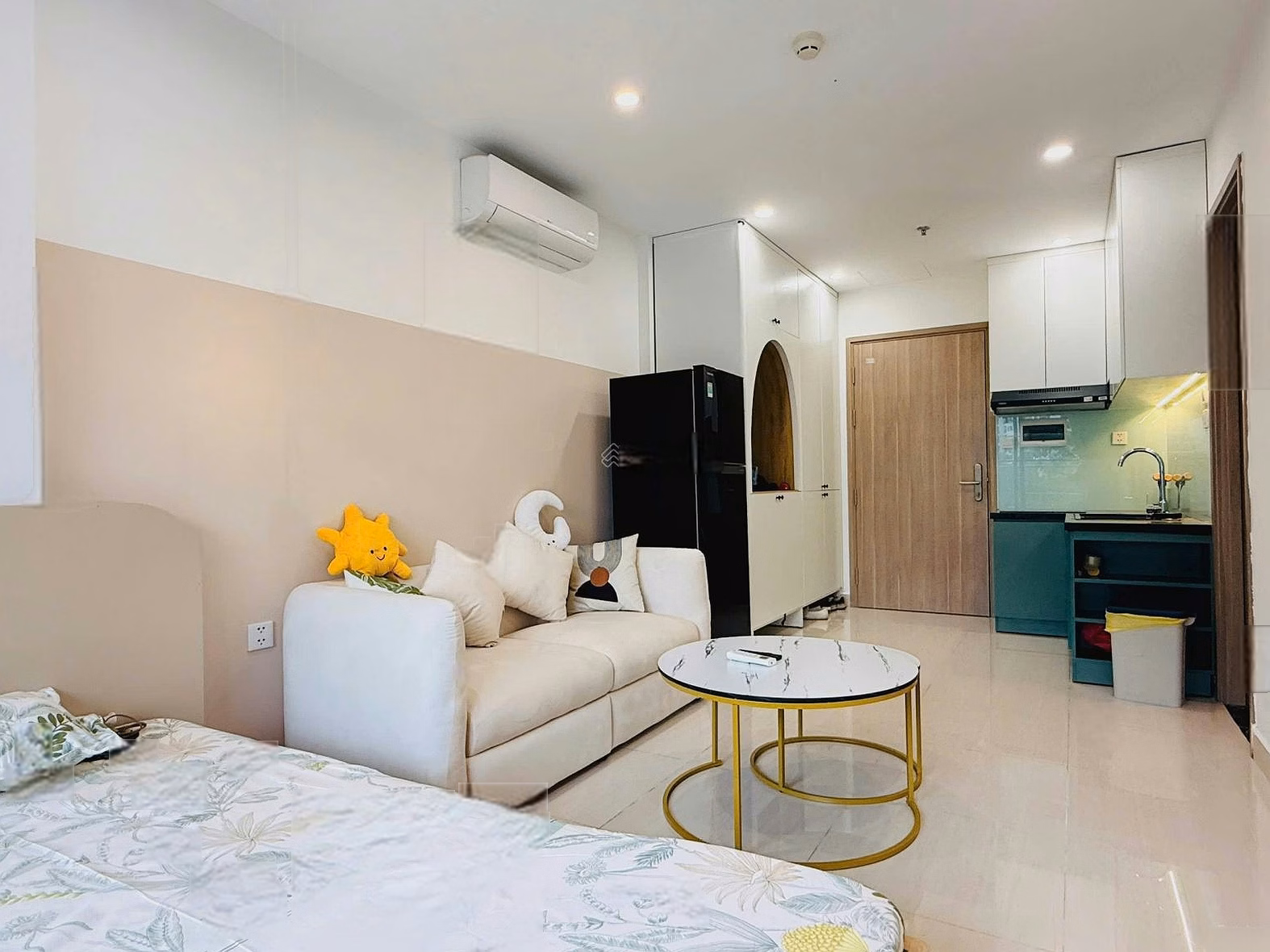 Landlord needs to rent Vinhomes Grand Park urgently, price is cheaper than market, move in now!!!