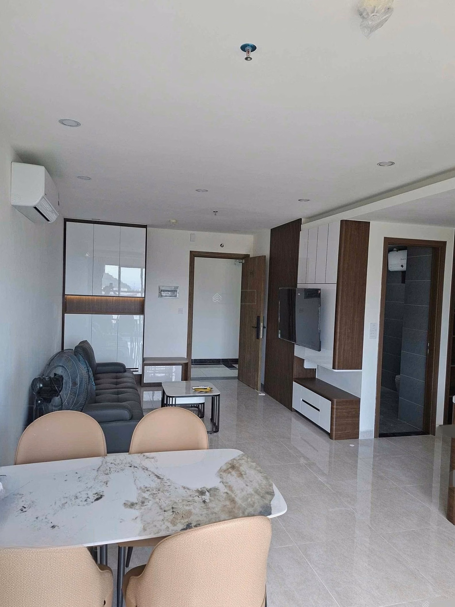 Corner apartment for rent CCU01 PL. Area 93m2. 3 bedrooms. 2WC. Full NT Price 20 million/month*** Thanh