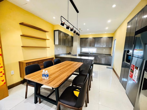 Apartment for rent in Mailand Hanoi City, negotiable price, 178m2, 4 bedrooms, 4 bathrooms, full