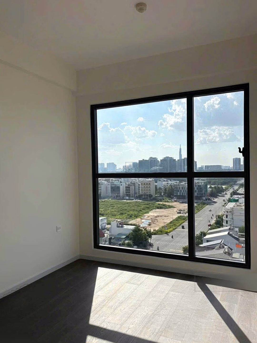 Shopping cart specializes in selling Victoria Village 2-room apartments for 5.2 billion - 3 rooms for 8 billion - Contact to see the house 0902 777 ***