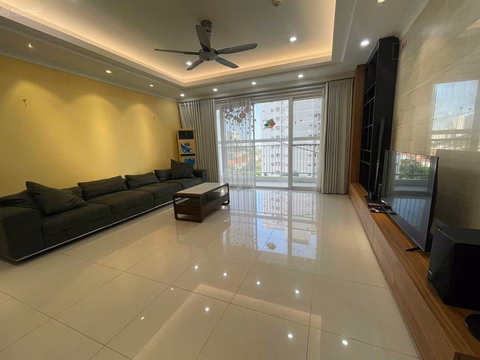 Apartment for rent with 4 bedrooms, 4 bathrooms at Mailand Hanoi City, 178m2, nice view, limited goods
