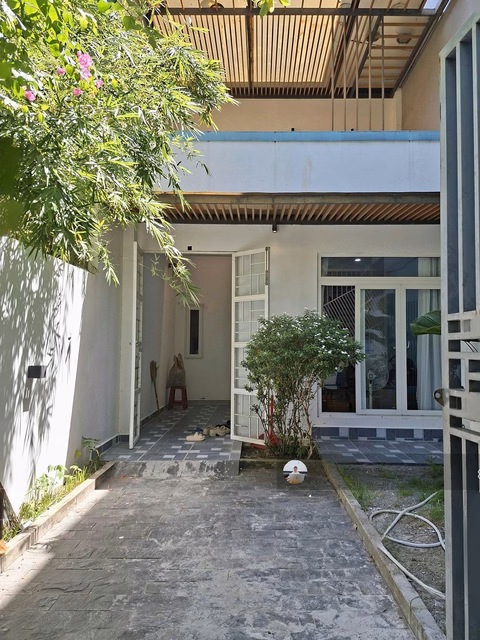 2-storey house for rent - garden - Nguyen Sac Kim Street - 3 rooms - Fully furnished