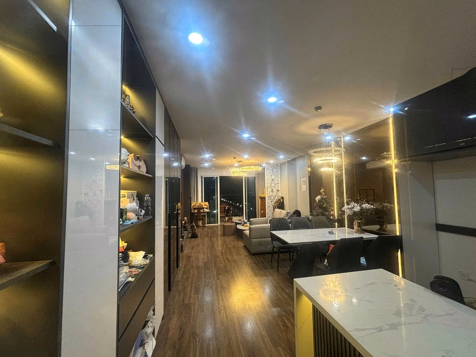 3 - 4 bedroom apartment for rent, Ho Guom Plaza apartment building, 141m2