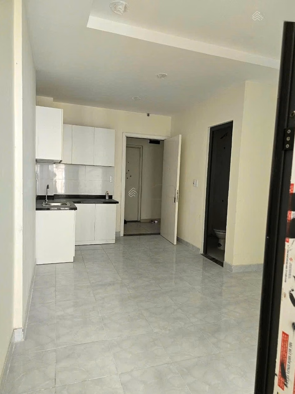 VINH LOC D'GOLD APARTMENT FOR SALE - 1 BEDROOM, 1 WC. 100% new house. Signed with CDT. Price 950 million. Does not arise