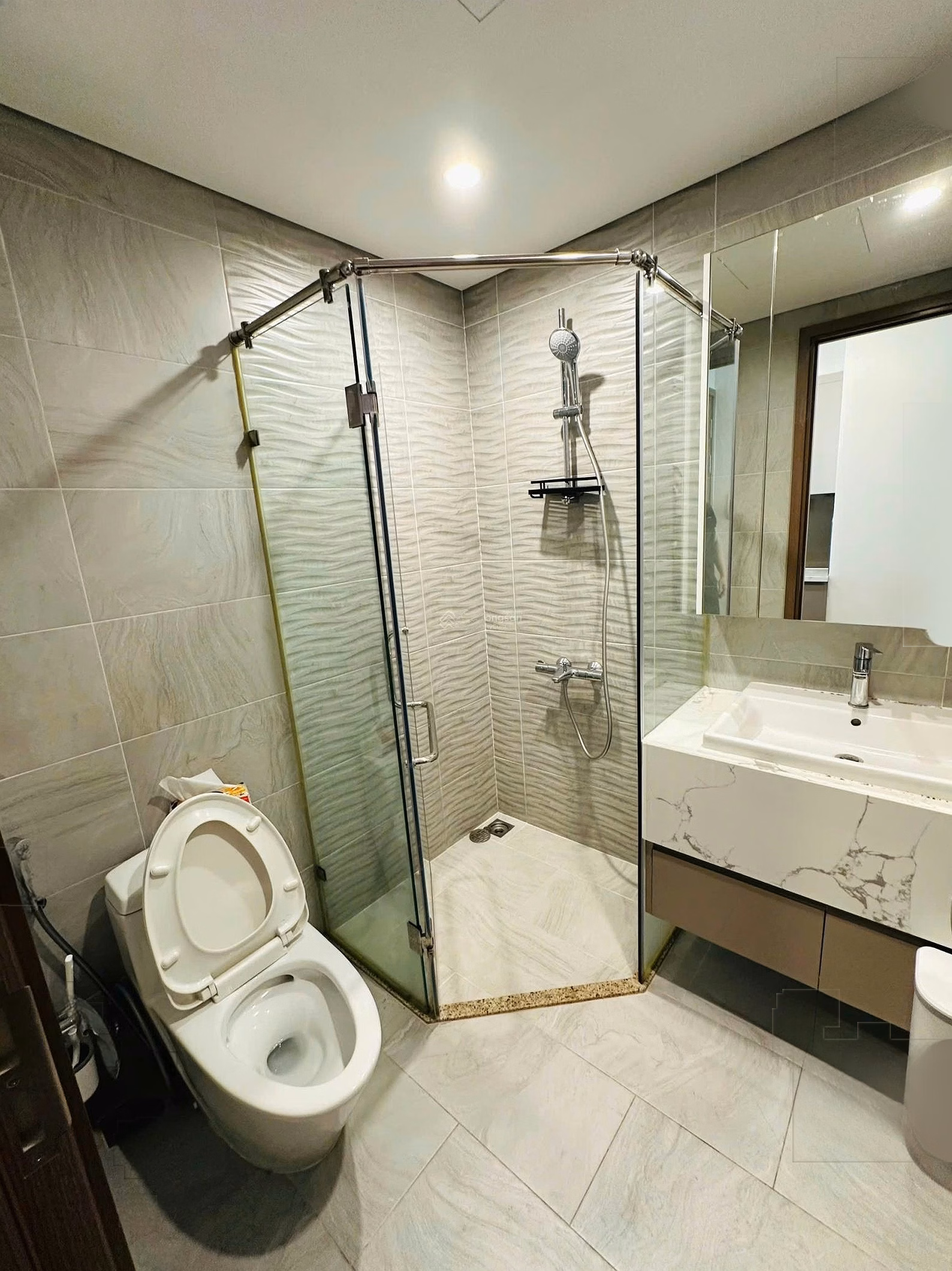 I rent a studio with free gym and a car park nearby for 7.5 million/month