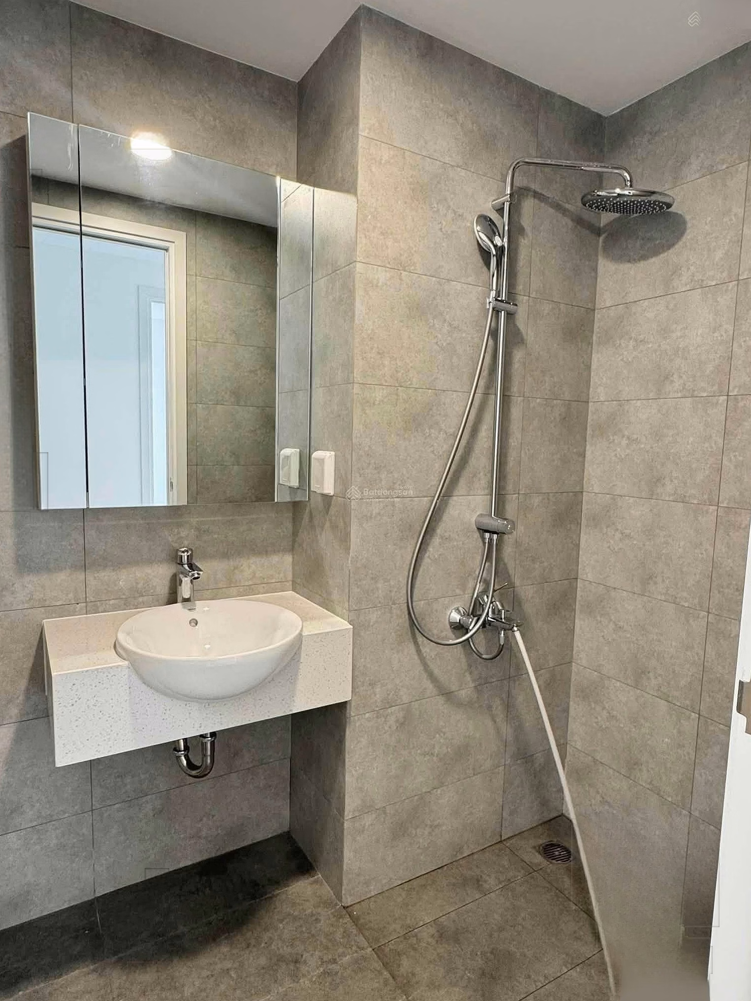 Total Victoria Village shopping cart from 1-3 bedrooms empty and furnished 0932 139 ***
