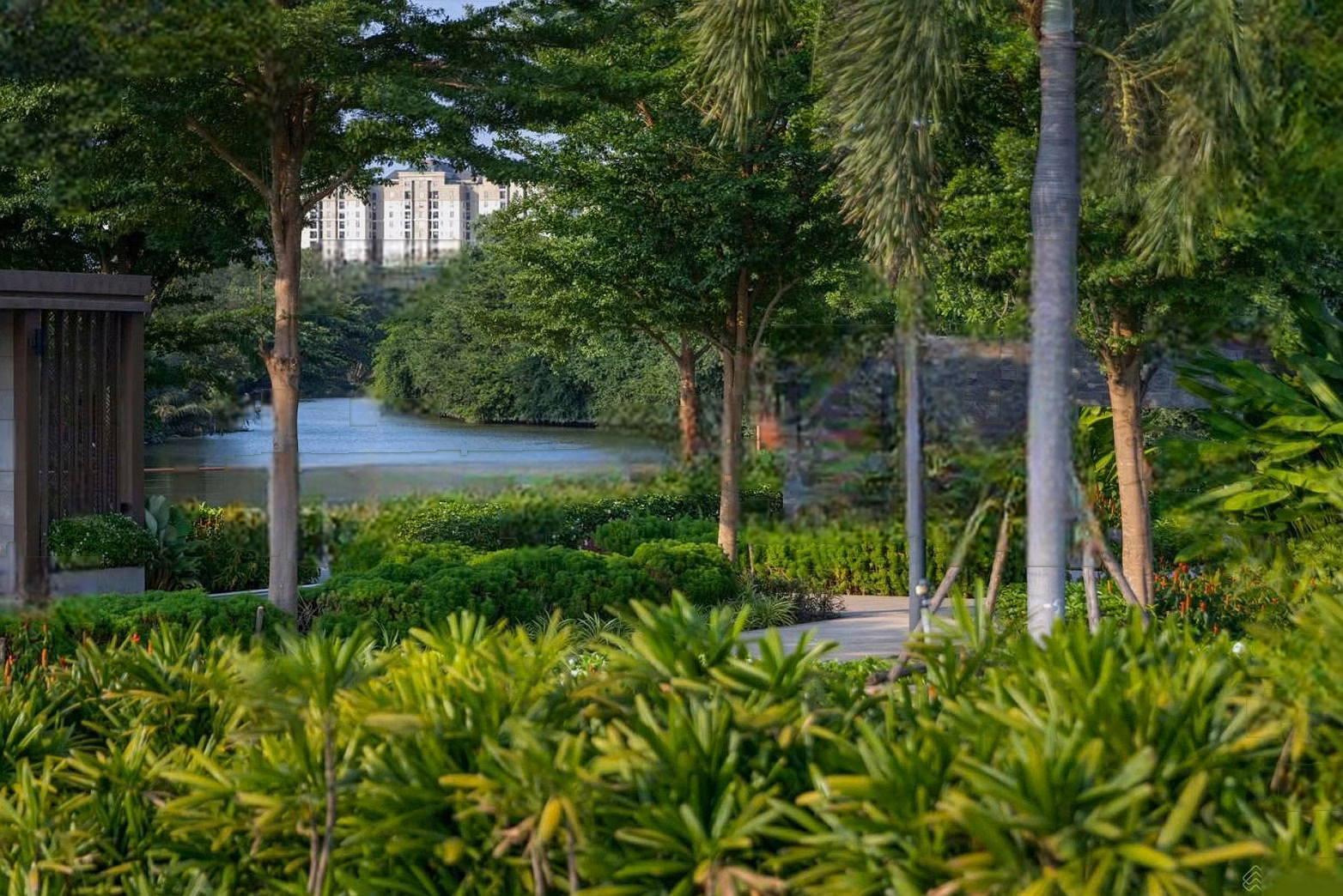 OWNER SELLING AT ORIGINAL PRICE THE GLOBAL CITY 3-BR CORNER APARTMENT - LIVE COUNTRY MUSIC VIEW - MASTERI PARK PLACE CT5