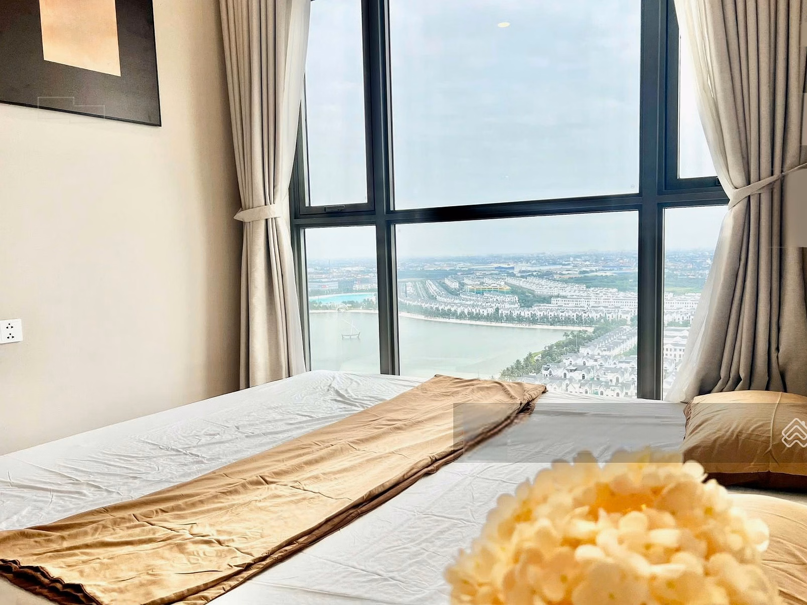 APARTMENT FOR RENT VIN OCP1 FROM STUDIO - 3BR GOOD PRICE NICE VIEW BEAUTIFUL APARTMENT 100% FREE BROKERAGE FEE