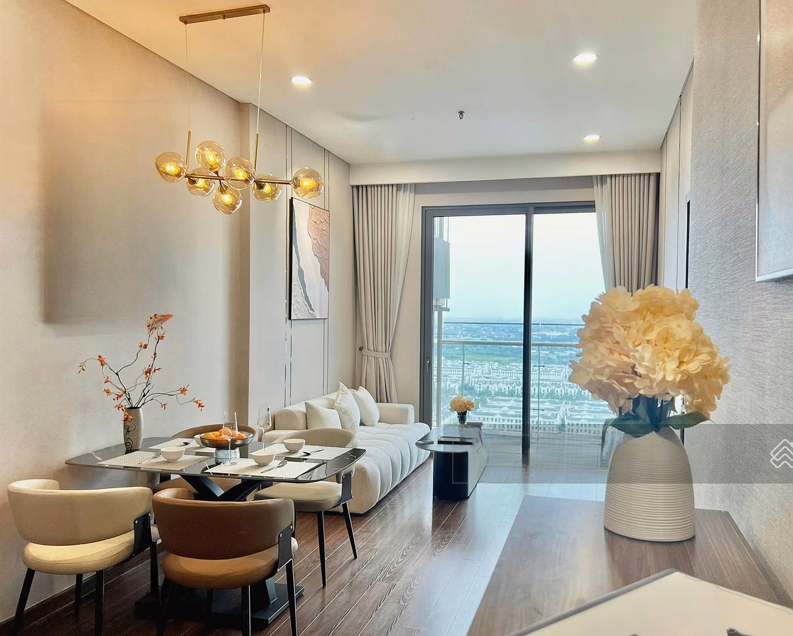 APARTMENT FOR RENT VIN OCP1 FROM STUDIO - 3BR GOOD PRICE NICE VIEW BEAUTIFUL APARTMENT 100% FREE BROKERAGE FEE