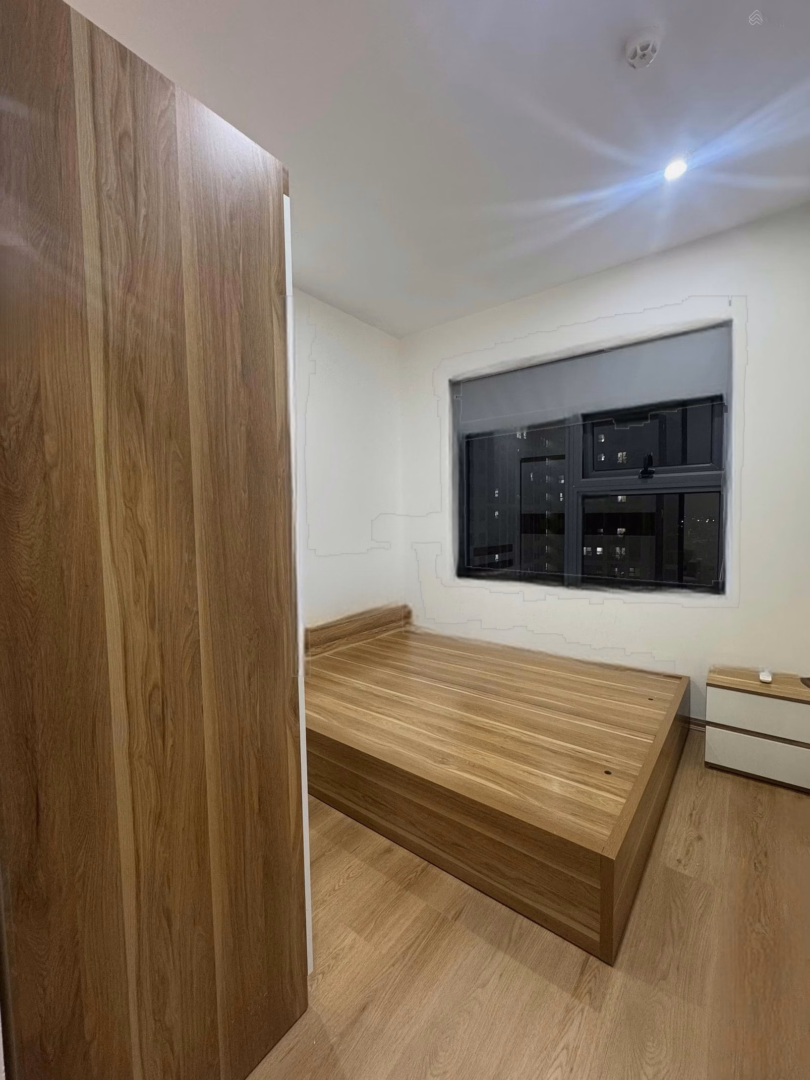The owner rents a 3-bedroom apartment with quality furniture, close to Nguyen Tat Thanh beach, Da Nang
