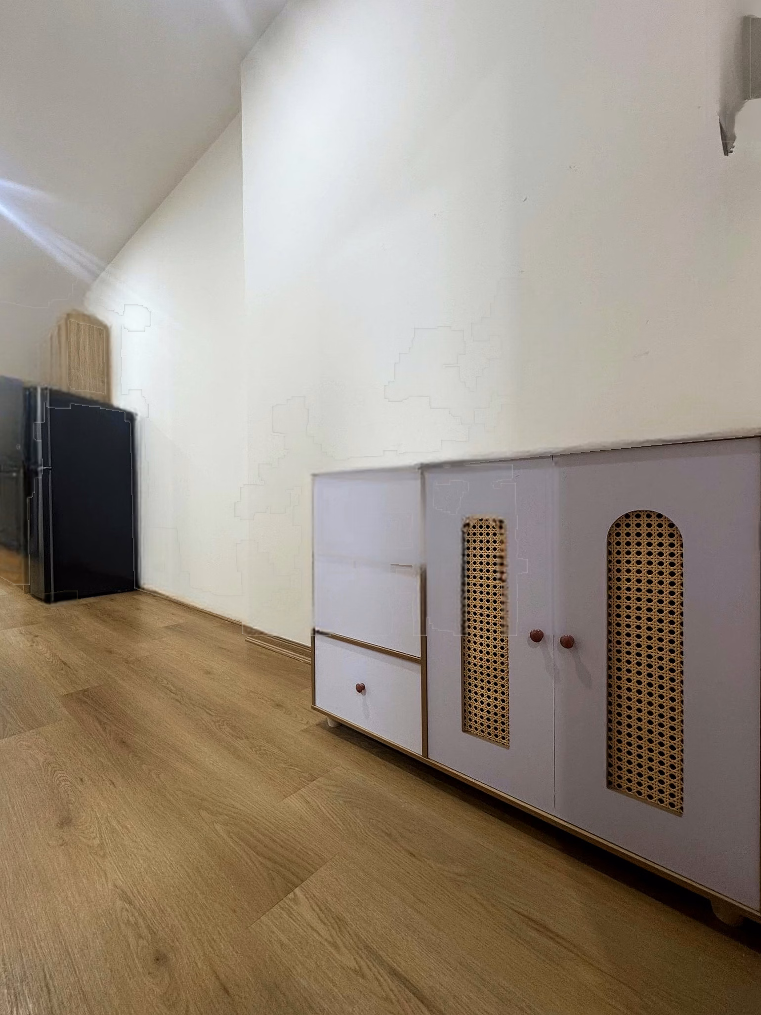 The owner rents a 3-bedroom apartment with quality furniture, close to Nguyen Tat Thanh beach, Da Nang