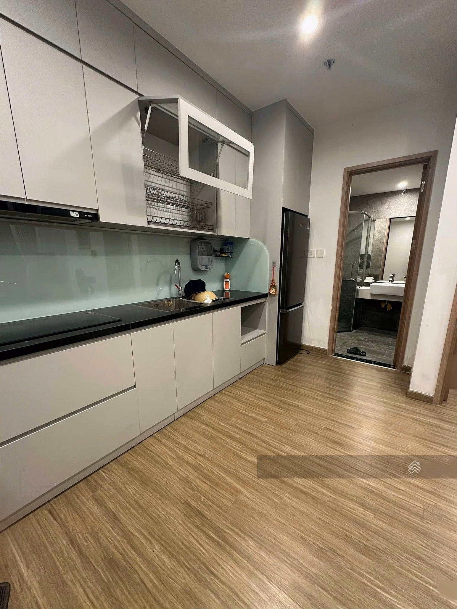 2 bedrooms, 2 bathrooms, Pavilion P4, facing Southeast, fully furnished, only 9.5 million