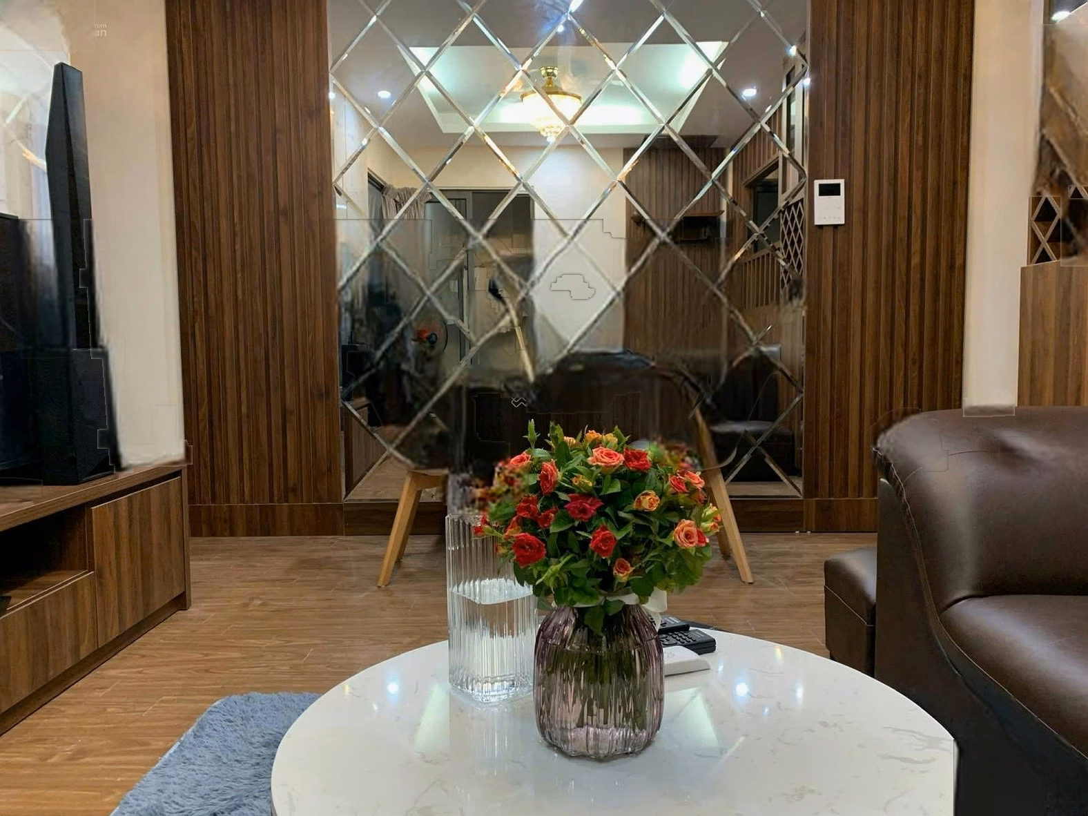 Apartment for rent in building N4D, 50 Le Van Luong, Yen Hoa. 75m2, 2 bedrooms, 2 bathrooms, full, 13 million. 0983 237 ***