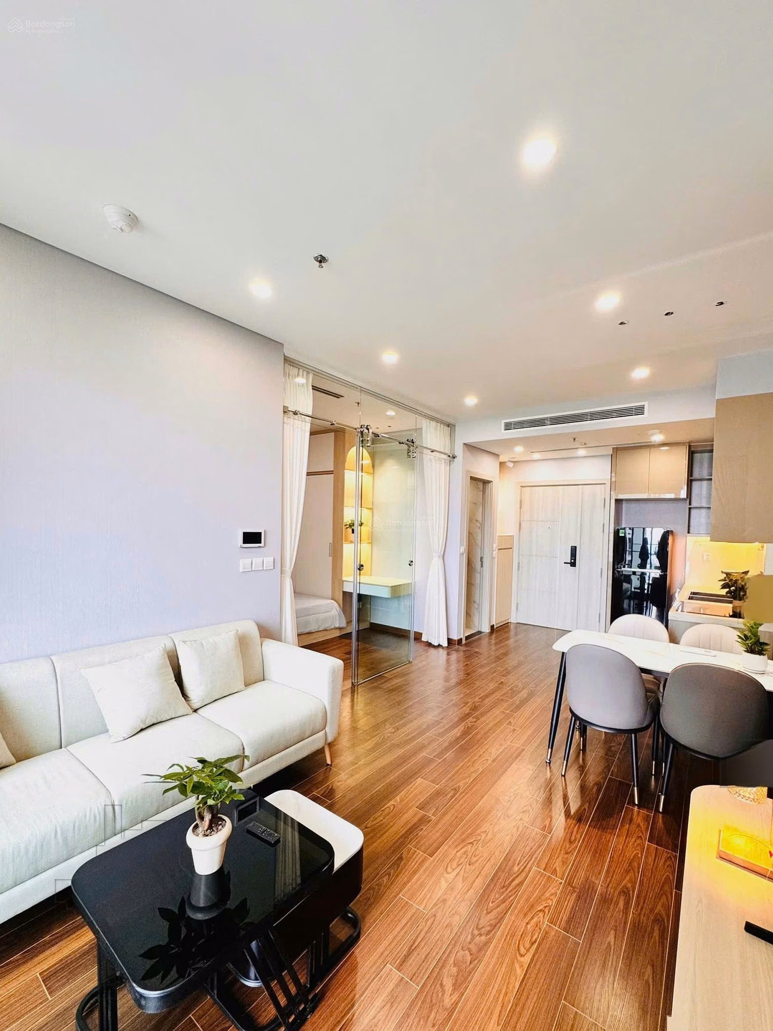 Masteri West Heights luxury apartment: 1 bedroom +, 43m², 3.4 billion, fully furnished and beautiful (loss of 300 million) Vin Smart area