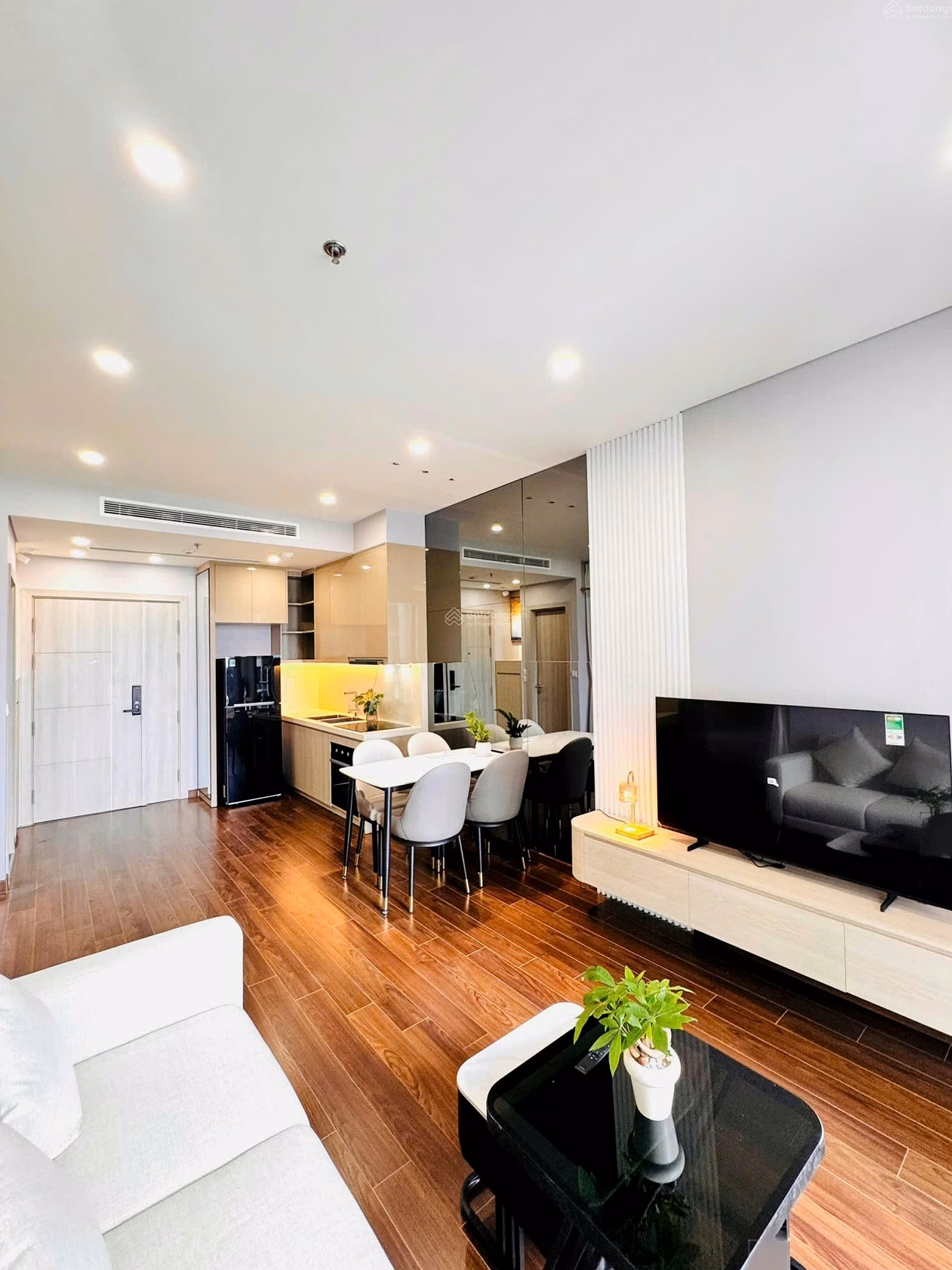 Masteri West Heights luxury apartment: 1 bedroom +, 43m², 3.4 billion, fully furnished and beautiful (loss of 300 million) Vin Smart area