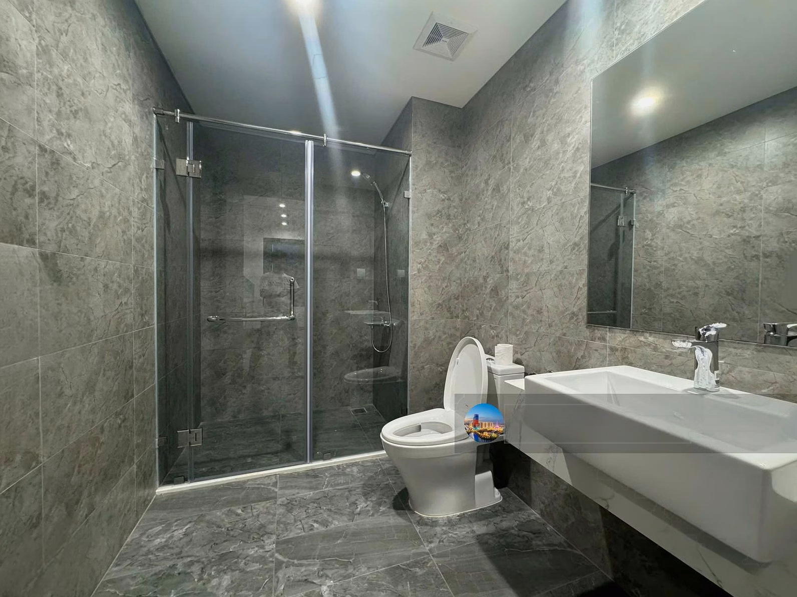 The largest 3 bedrooms for rent in Vinhomes Ocean Park, 108m2 with clear water, cool direction, rental price only 15 million/month