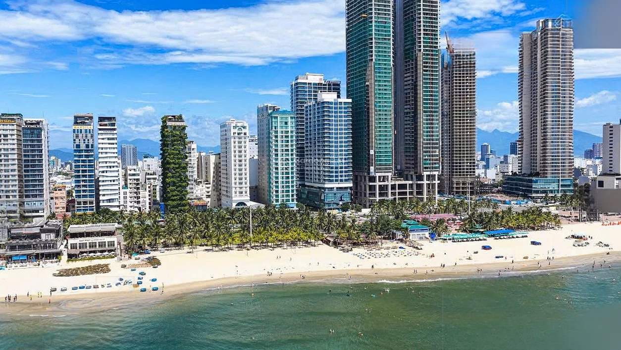 2 bedroom corner apartment for rent with sea view, top floor in Times Square DN, view of My Khe beach. Contact: 0989 584 ***