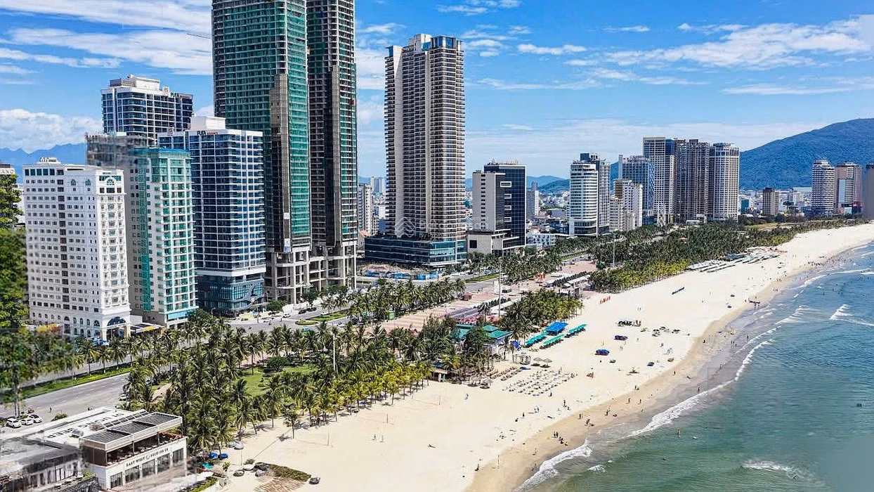 2 bedroom corner apartment for rent with sea view, top floor in Times Square DN, view of My Khe beach***
