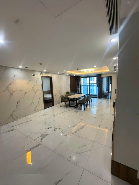 I rent apartment building Sunshine Center Pham Hung, block A - 4 bedrooms - 3 bathrooms - Fully furnished, ready to move in, available slot