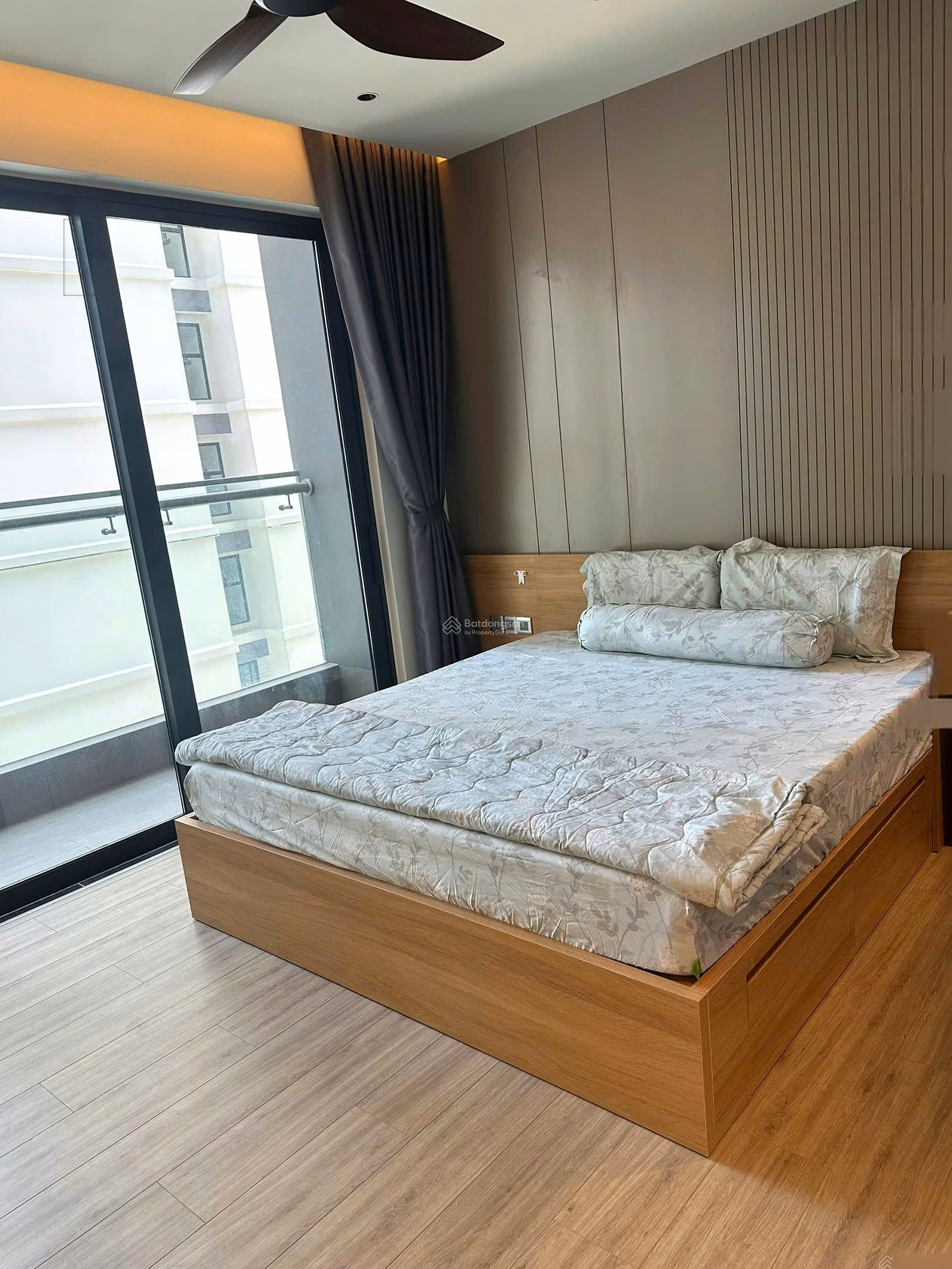 STUDIO FOR RENT WITH BEACH VIEW TIMES SQUARE DA NANG - Good price apartment with simple furniture to receive guests immediately