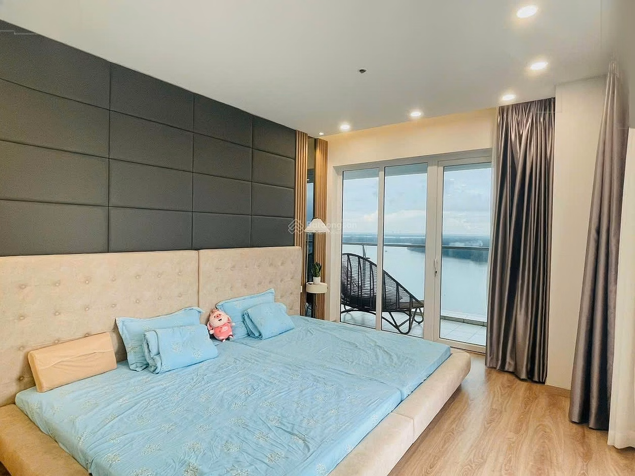 4 bedroom apartment for rent, 256m2 surrounded by Saigon River, house with cool breeze at Diamond Island