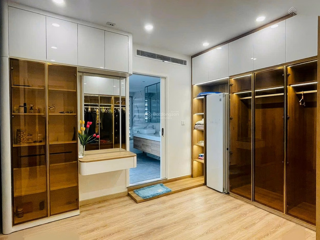 4 bedroom apartment for rent, 256m2 surrounded by Saigon River, house with cool breeze at Diamond Island
