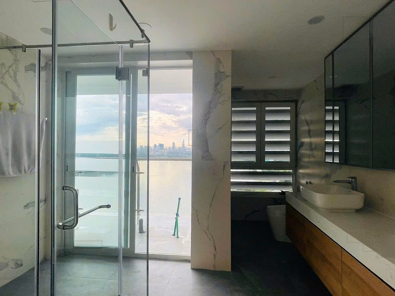 4 bedroom apartment for rent, 256m2 surrounded by Saigon River, house with cool breeze at Diamond Island