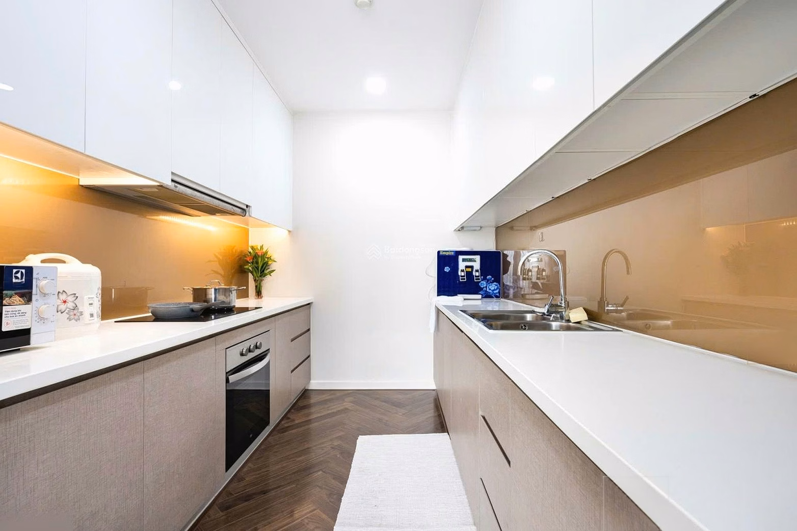 Full[99+] Apartment for rent in District 4: Studio/12 million, 1 bedroom/15 million, 2 bedrooms/18 million, 3 bedrooms/25 million, 4 bedrooms/35 million LH Dau Bich Ngoc